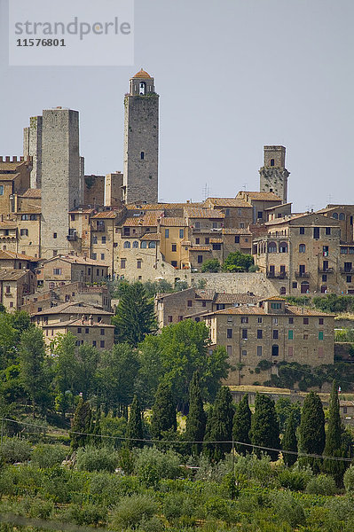 Hügelstadt und Turmsilhouette von San Gimignano  Siena  Toskana  Italien