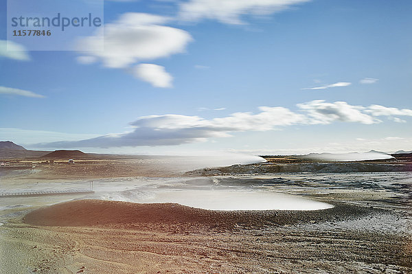 Dampfig trostlose geothermische Landschaft  Namaskard  Myvatn  Island