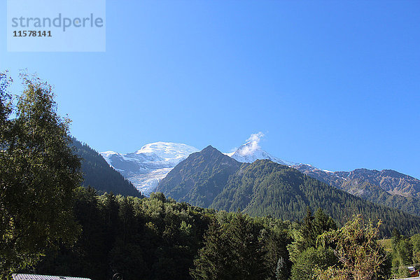 Frankreich  Südwestfrankreich  Les Houches  Bergkette  Bossons Gletscher im Hintergrund