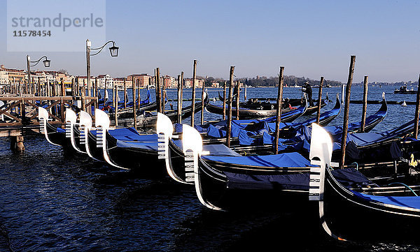 Italien  Venedig  la Serenissima  Gondeln auf dem Bacino de San Marco