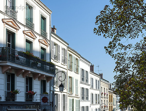 Frankreich  Vororte von Paris  Saint Cloud  Gebäude  blauer Himmel