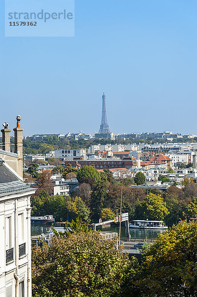 Frankreich  Vororte von Paris  Saint Cloud  Blick auf den Eiffelturm