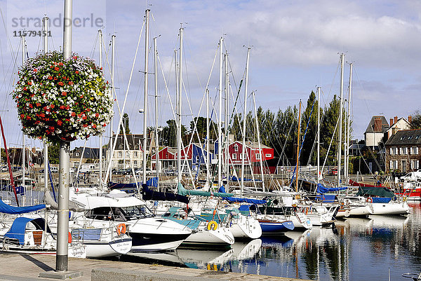 Frankreich  Nordwestfrankreich  Bretagne  Yachthafen  Sportboote