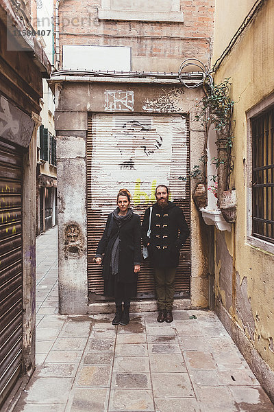 Porträt eines Ehepaares auf der Straße  Venedig  Italien