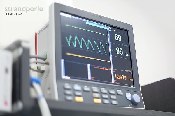 Herzfrequenzmesser mit digitaler Anzeige.