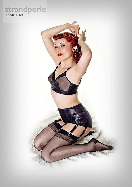 Pin-up-Girl in Unterwäsche