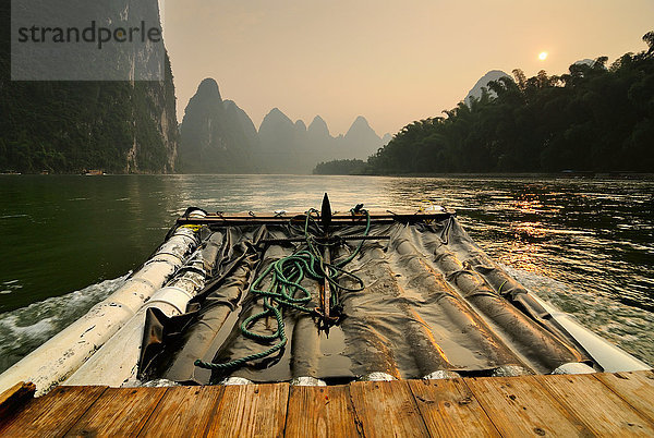 Bambusboot auf dem Li-Fluss  Guilin  China