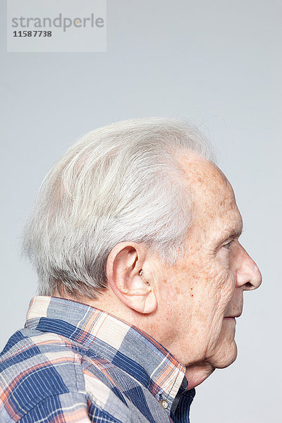 Profil eines älteren Mannes  Studioaufnahme