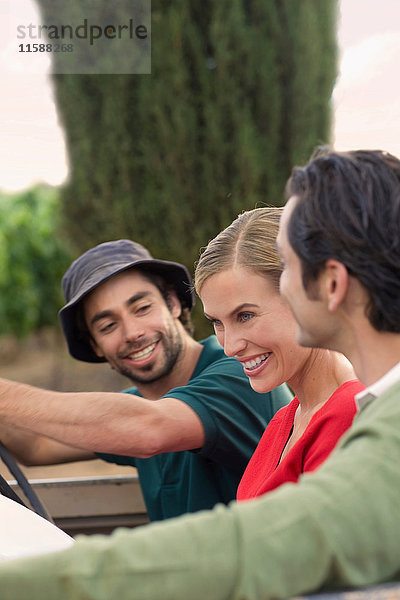 Personen  die in einem Cabriolet sitzen