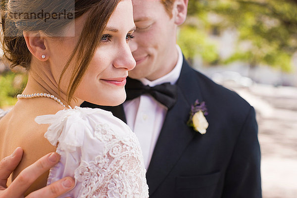 Braut und Bräutigam vor der Hochzeit