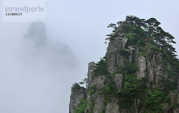 Aussicht vom Aussichtspunkt Von Anfang an glauben   Huangshan-Gebirge  Provinz Anhui  China