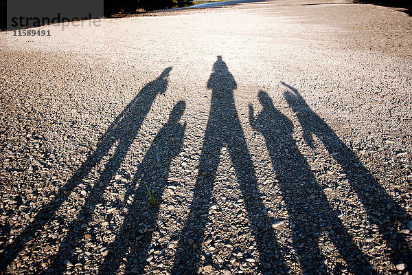 Schatten der Familie am Boden