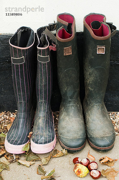 Zwei Paar Gummistiefel