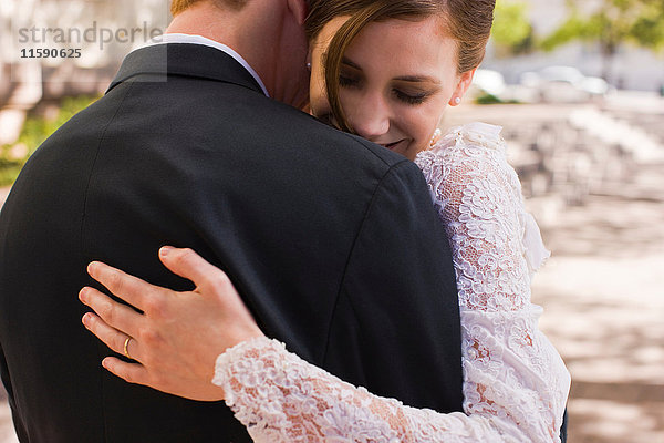 Braut und Bräutigam vor der Hochzeit