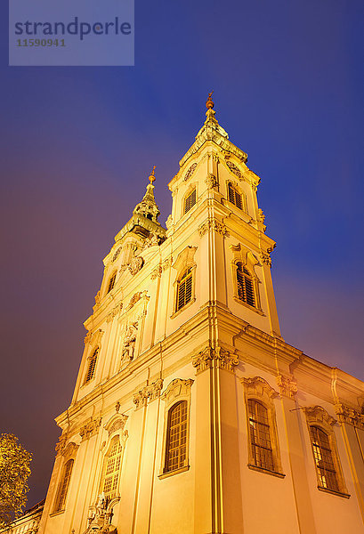 St. Anna-Kirche nachts beleuchtet