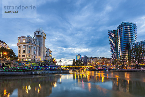 Österreich  Wien  Donaukanal  Urania  Sternwarte und Kino  Uniqa Tower