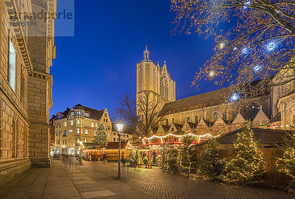 Deutschland  Braunschweig  Weihnachtsmarkt am Abend