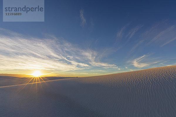 USA  New Mexico  Chihuahua-Wüste  White Sands National Monument  Landschaft bei Sonnenaufgang