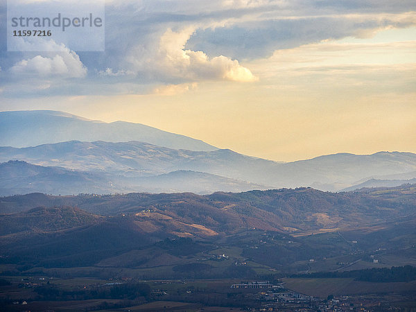 Italien  Umbrien  Gubbio  Apennin im Winter