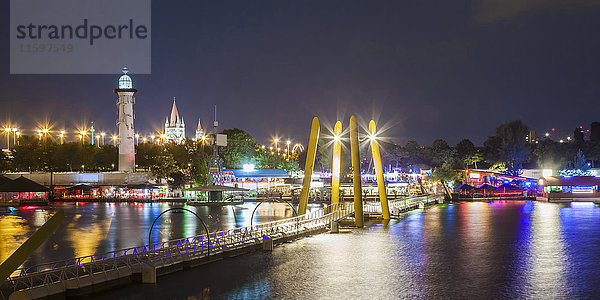 Österreich  Wien  Versunkene Stadt und Donau bei Nacht