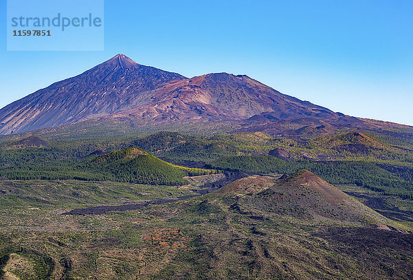 Spanien  Kanarische Inseln  Teneriffa  Pico del Teide und Pico Viejo vom Teno-Gebirge aus gesehen.