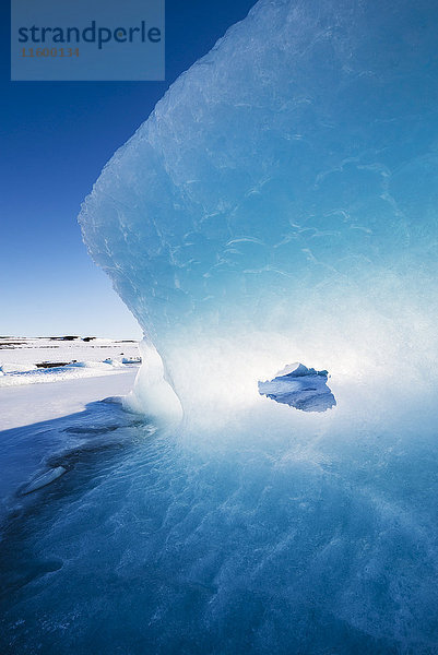Island  Licht und Blau im Gletscher