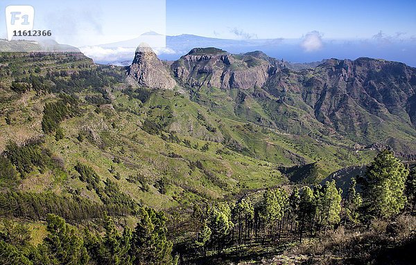 Roque Agando  im Rücken des Vulkans Teide auf Teneriffa  Nationalpark Garajonay  La Gomera  Kanarische Inseln  Spanien  Europa