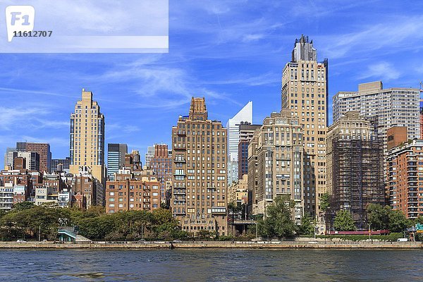 Wohngebäude  Hochhäuser am East River  Manhattan  New York City  New York  USA  Nordamerika