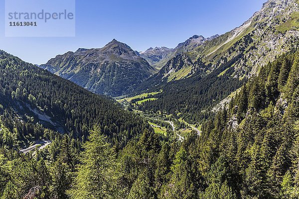Blick auf Malojapass  Piz Duan  3131 m  Gletscherhorn  3983  Piz Turba  3018 m  Oberengadin  Engadin  Region Maloja  Kanton Graubünden  Schweiz  Europa