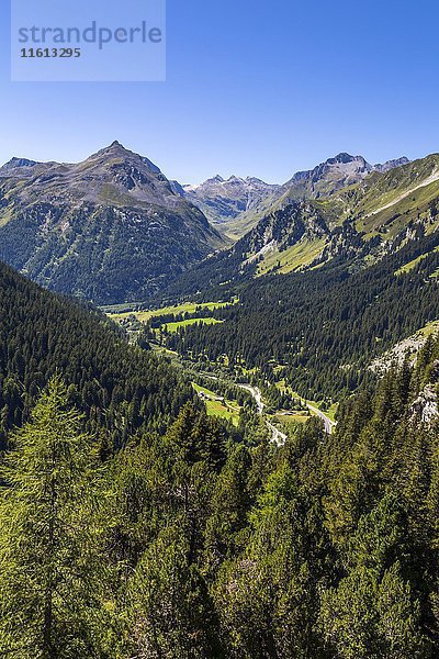 Blick auf Malojapass  Piz Duan  3131 m  Gletscherhorn  3983  Piz Turba  3018 m  Oberengadin  Engadin  Region Maloja  Kanton Graubünden  Schweiz  Europa
