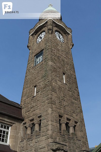 Pegelturm der St. Pauli Piers  Hamburg  Deutschland  Europa