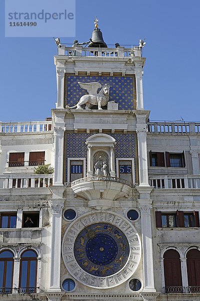 Uhrenturm Torre dell Orologio mit astronomischer Uhr  Markusplatz  Piazza San Marco  Venedig  Italien  Europa'.