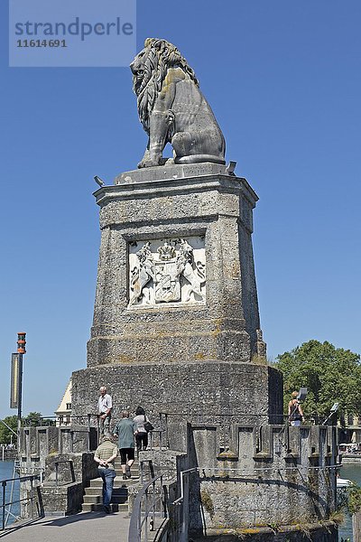 Löwenstatue im Hafen von Lindau  Bodensee  Bayern  Deutschland  Europa