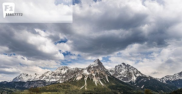 Zugspitze  verschneite Alpen  Ehrwald  Österreich  Europa