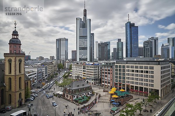 Hauptwache mit Silhouette des Finanzviertels  Frankfurt am Main  Hessen  Deutschland  Europa