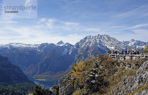 Aussichtsplattform am Jenner mit Königssee und Watzmann  Nationalpark Berchtesgaden  Berchtesgadener Alpen  Landkreis Berchtesgadener Land  Oberbayern  Bayern  Deutschland  Europa