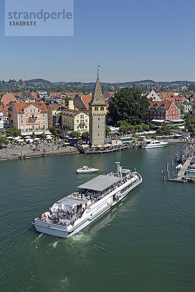 Hafen mit Mangenturm  Ausflugsschiff  Lindau  Bodensee  Bayern  Deutschland  Europa