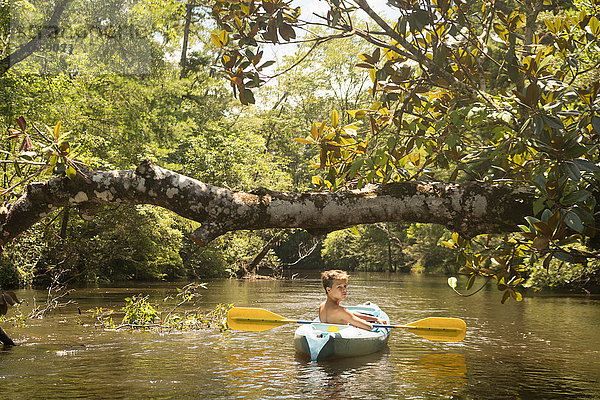 Teenager im Kajak  Econfina Creek  Youngstown  Florida  USA