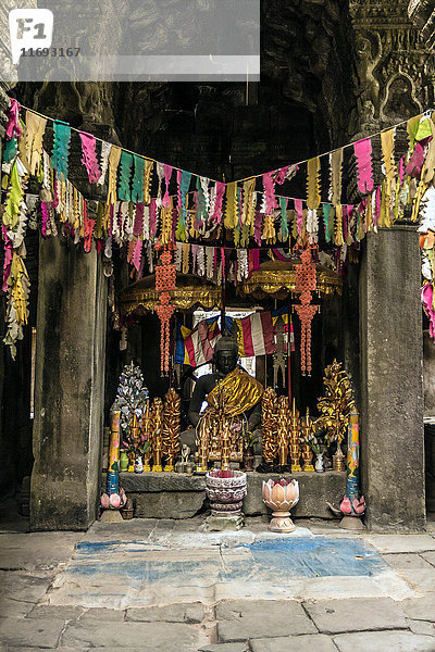 Buddhistischer Schrein im Tempel in Angkor Wat  Siem Reap  Kambodscha