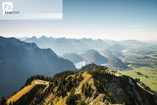 Berg mit Blick auf die ländliche Landschaft