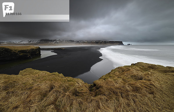 Island  Reynisfjara Strand von Dyrholaey Halbinsel