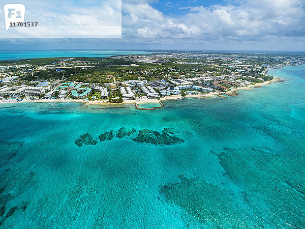 Karibik  Kaimaninseln  George Town  Luxusresorts und Seven Mile Beach