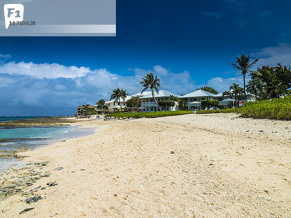 Karibik  Kaimaninseln  George Town  Luxusvillen am Seven Mile Beach