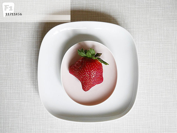 Erdbeere auf Teller