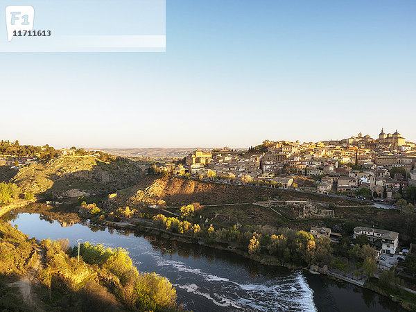Spanien  Toledo  Stadtbild bei Sonnenaufgang
