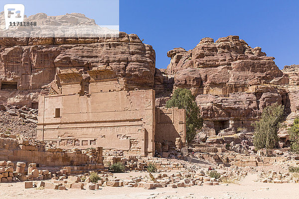 Jordanien  Petra  Blick zur Ruine des Qasr al-Bint Tempels