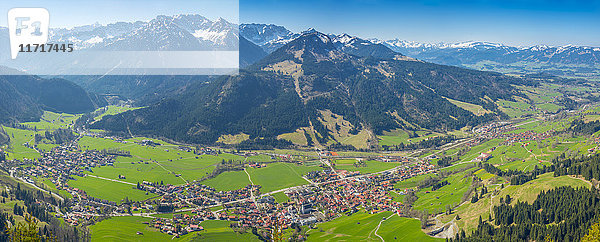 Deutschland  Allgäu  Blick vom Hirschberg ins Ostrachtal mit Imberger Horn im Hintergrund