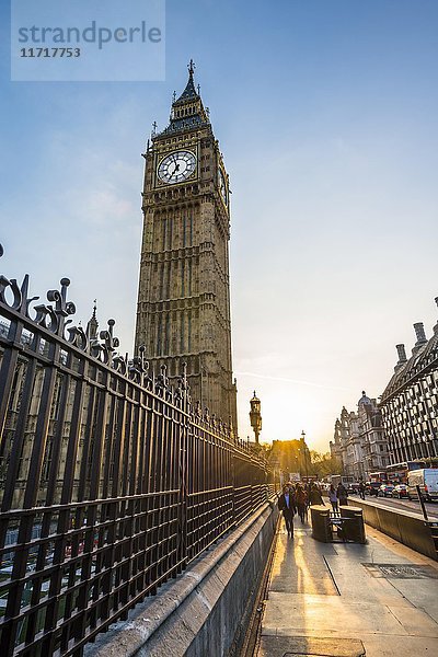 Big Ben hinterleuchtet  Abendlicht  City of Westminster  London  Londoner Region  England  Großbritannien  Europa