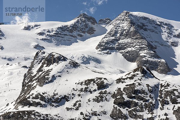 Bergkette Marmolada  höchstes Massiv der Dolomiten  rechts Gipfel Punta Penia  Canazei  Trentino-Südtirol  Dolomiten  Italien  Europa