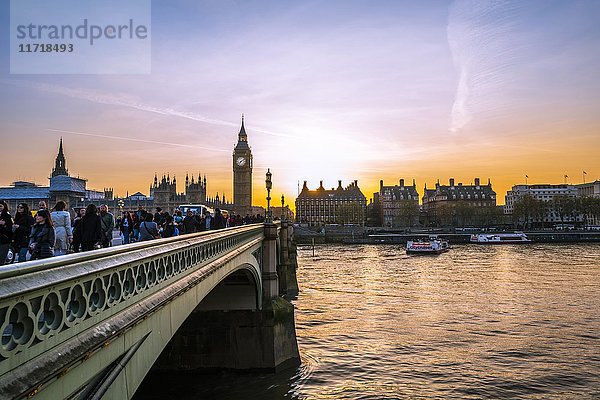 Big Ben  Dämmerung  Abendlicht  Sonnenuntergang  Häuser des Parlaments  Westminster Bridge  Themse  City of Westminster  London  Londoner Region  England  Großbritannien  Europa